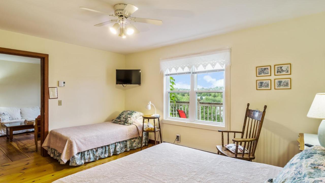 Bayview Pines Country Inn B&B Mahone Bay Extérieur photo