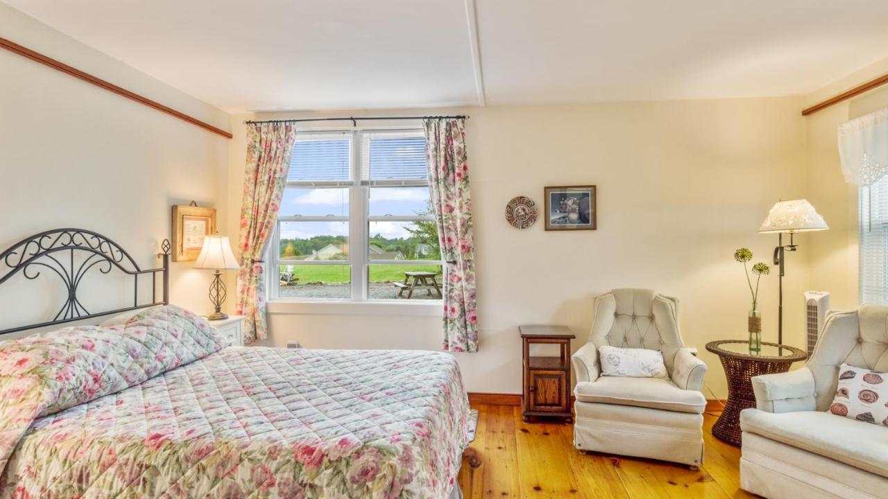 Bayview Pines Country Inn B&B Mahone Bay Extérieur photo