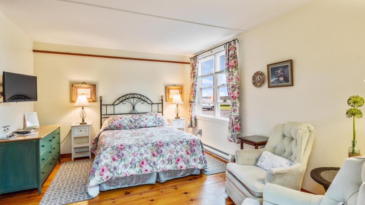 Bayview Pines Country Inn B&B Mahone Bay Extérieur photo