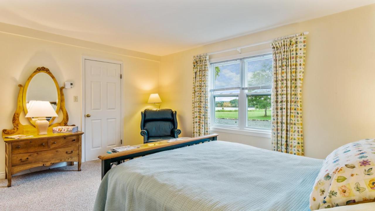 Bayview Pines Country Inn B&B Mahone Bay Extérieur photo