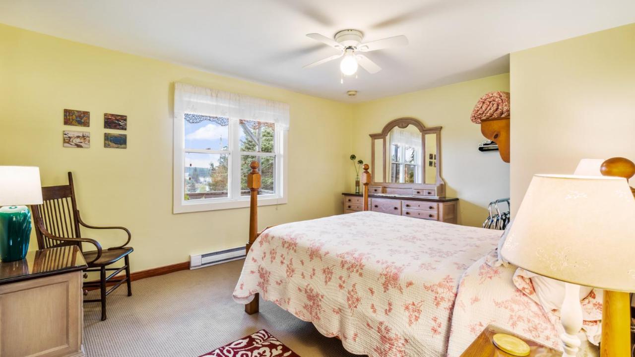 Bayview Pines Country Inn B&B Mahone Bay Extérieur photo