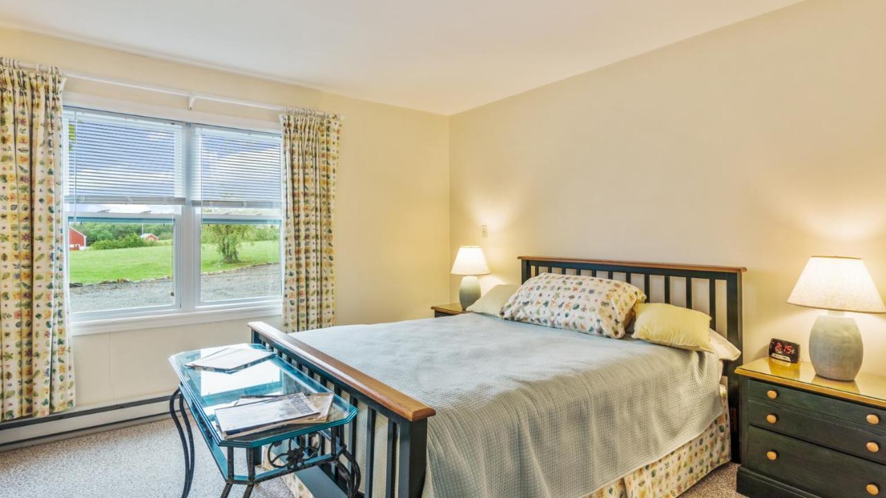 Bayview Pines Country Inn B&B Mahone Bay Extérieur photo