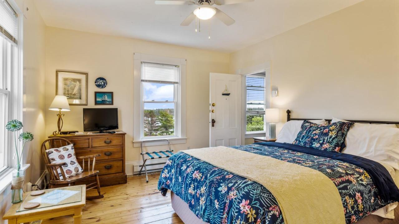 Bayview Pines Country Inn B&B Mahone Bay Extérieur photo