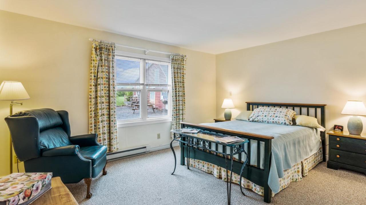 Bayview Pines Country Inn B&B Mahone Bay Extérieur photo