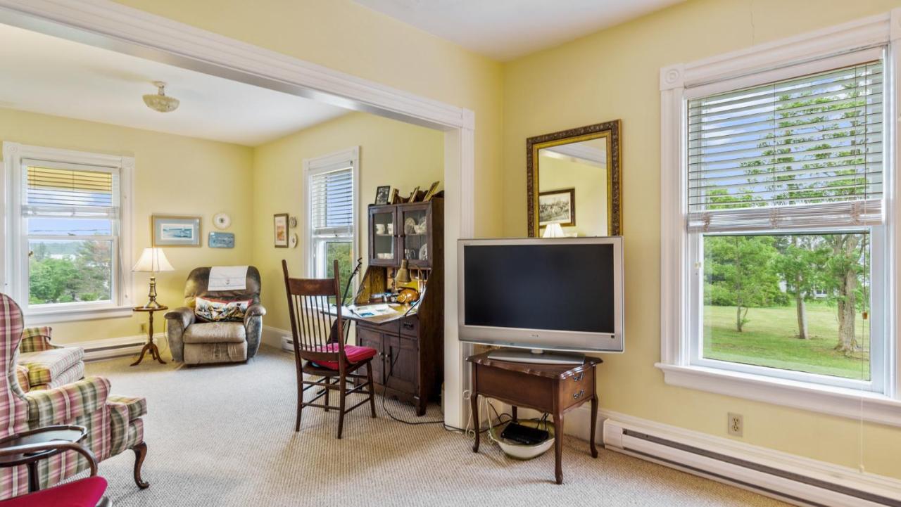 Bayview Pines Country Inn B&B Mahone Bay Extérieur photo