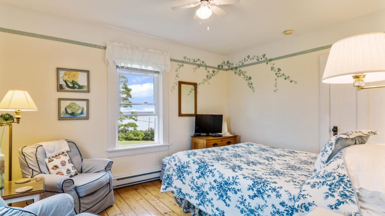 Bayview Pines Country Inn B&B Mahone Bay Extérieur photo