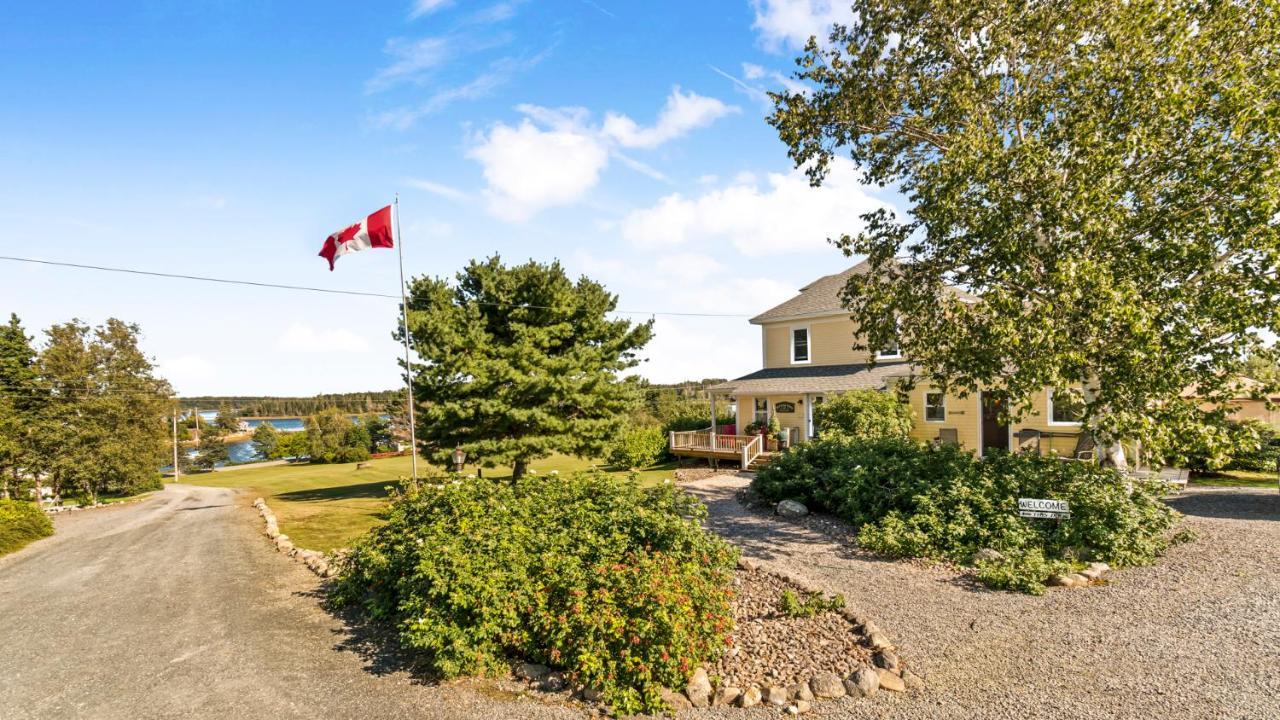 Bayview Pines Country Inn B&B Mahone Bay Extérieur photo