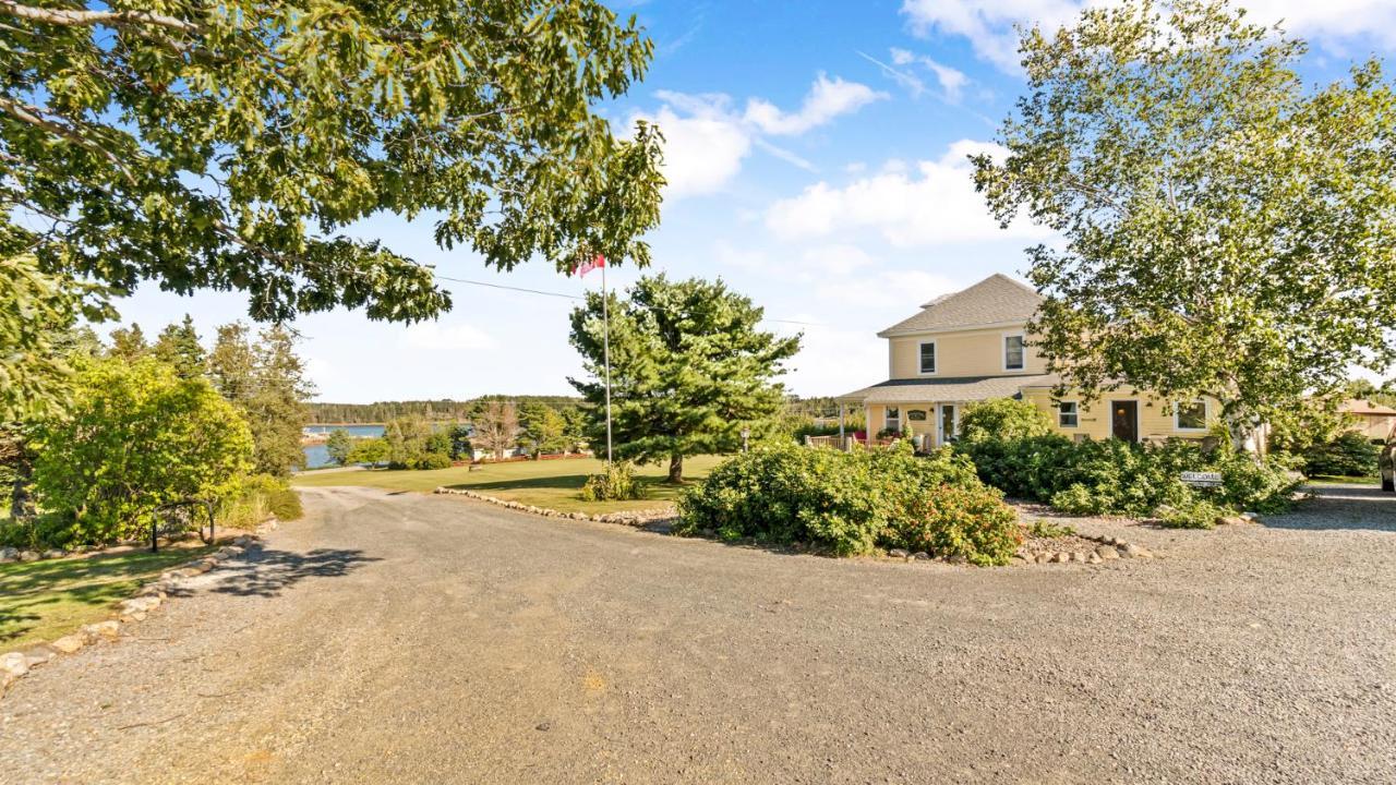 Bayview Pines Country Inn B&B Mahone Bay Extérieur photo