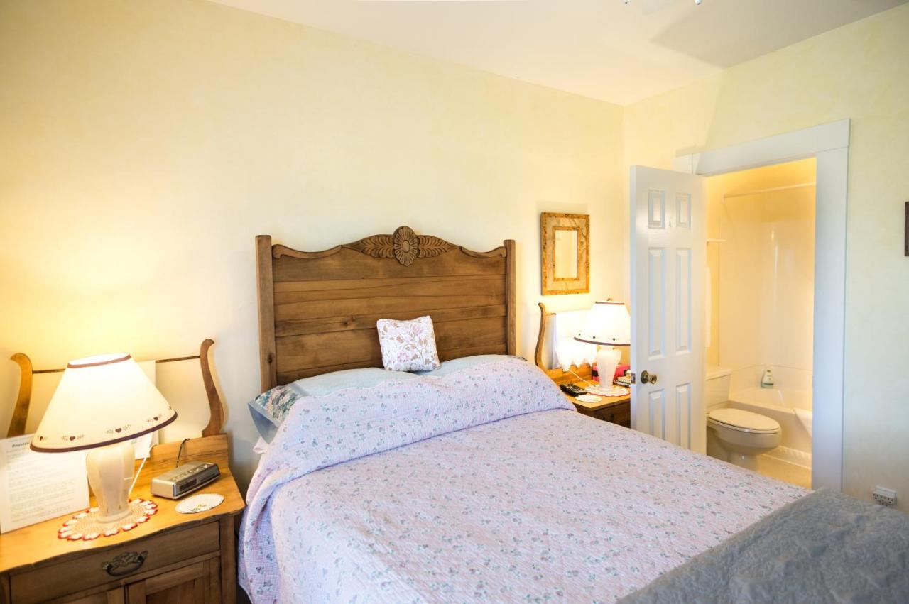 Bayview Pines Country Inn B&B Mahone Bay Extérieur photo